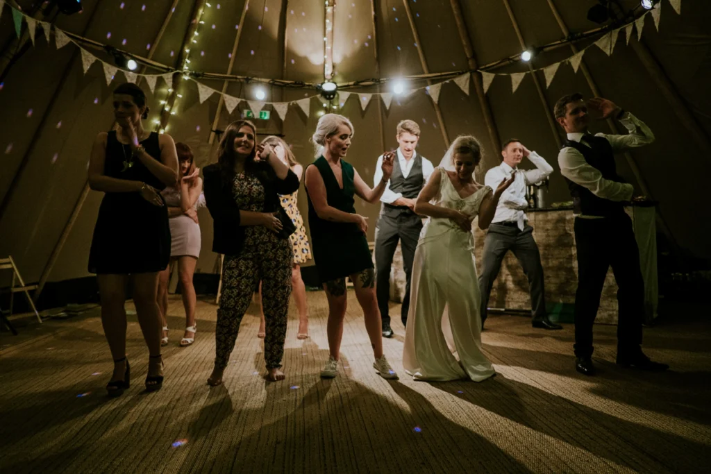 Mariage 2022 : paysage numérique intitulé "Let's dance!" par la photographe Nathalie Mota.